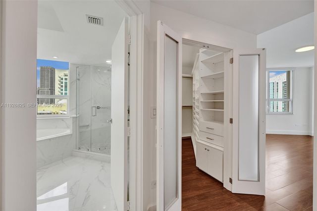 848 Brickell Key Dr 3206, Miami, FL 33131