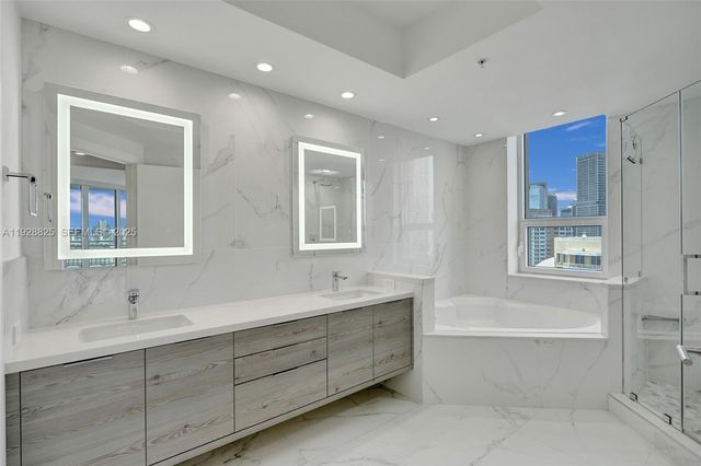 848 Brickell Key Dr 3206, Miami, FL 33131