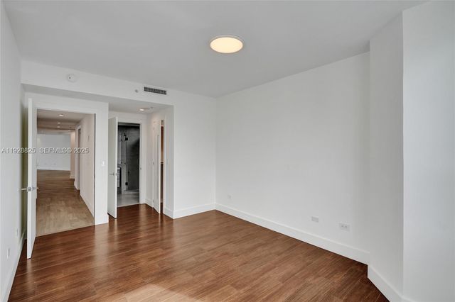 848 Brickell Key Dr 3206, Miami, FL 33131