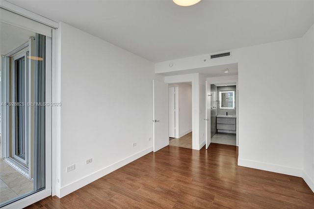 848 Brickell Key Dr 3206, Miami, FL 33131