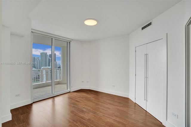 848 Brickell Key Dr 3206, Miami, FL 33131
