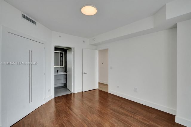 848 Brickell Key Dr 3206, Miami, FL 33131