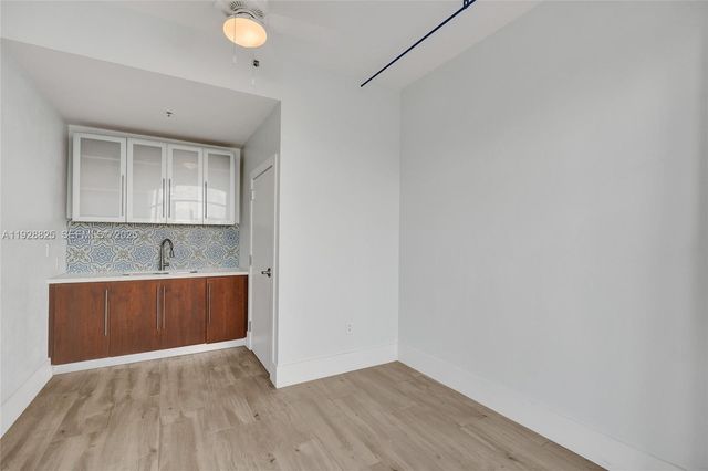 848 Brickell Key Dr 3206, Miami, FL 33131