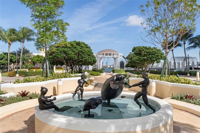 848 Brickell Key Dr 3206, Miami, FL 33131