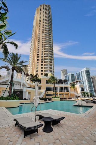 848 Brickell Key Dr 3206, Miami, FL 33131
