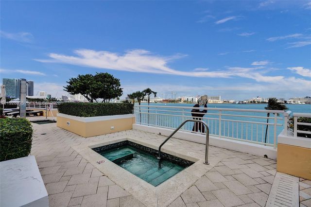 848 Brickell Key Dr 3206, Miami, FL 33131