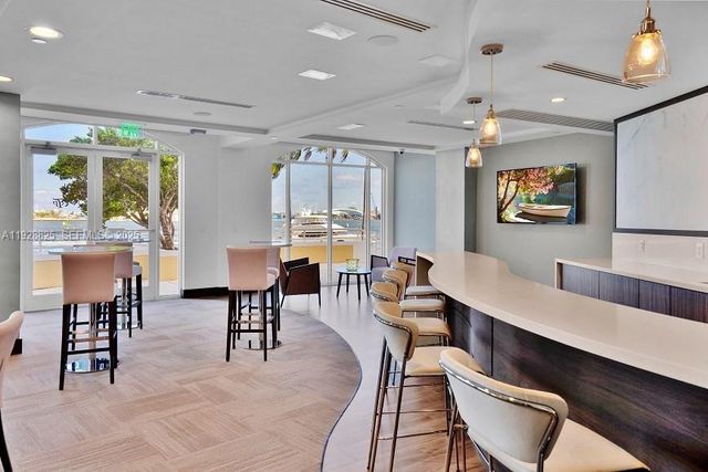 848 Brickell Key Dr 3206, Miami, FL 33131