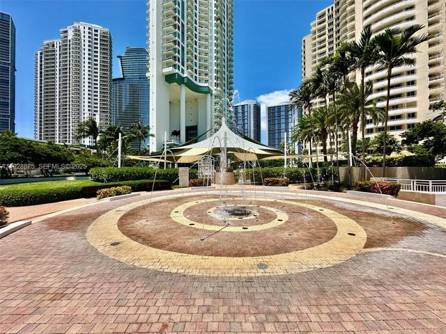 848 Brickell Key Dr 3206, Miami, FL 33131