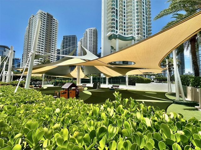 848 Brickell Key Dr 3206, Miami, FL 33131