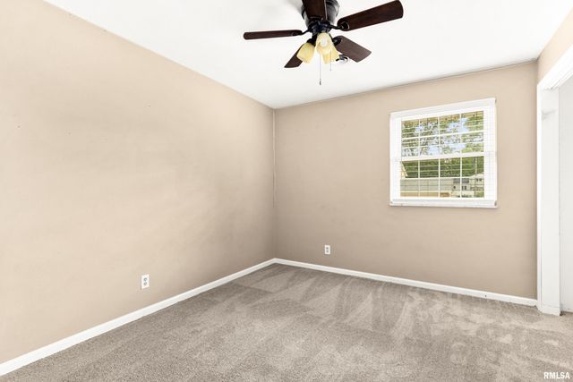 5311 N WOODVIEW Avenue, Peoria, IL 61614