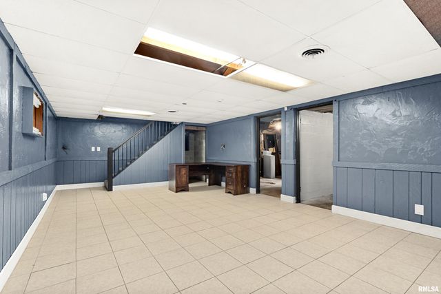5311 N WOODVIEW Avenue, Peoria, IL 61614