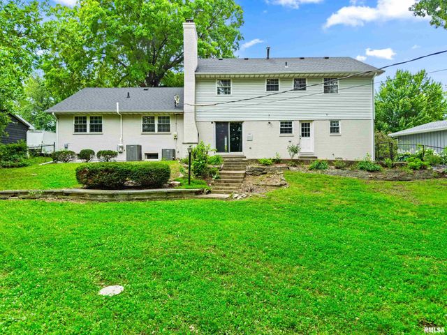 5311 N WOODVIEW Avenue, Peoria, IL 61614