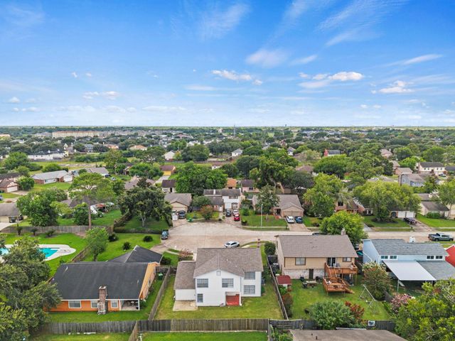 16723 Running Quail Court, Houston, TX 77489