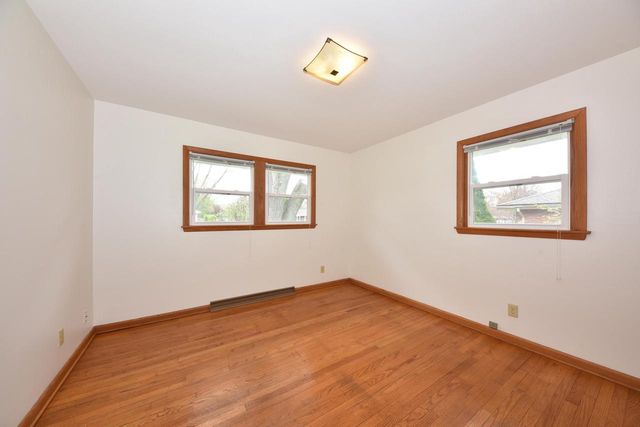 5760 W Betty LANE, Brown Deer, WI 53223