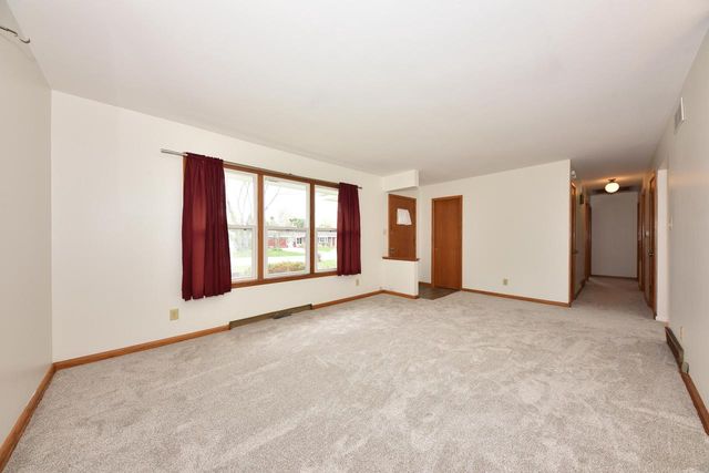 5760 W Betty LANE, Brown Deer, WI 53223