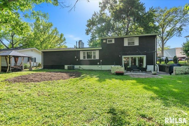 24 SUNNYSIDE Drive, Springfield, IL 62702