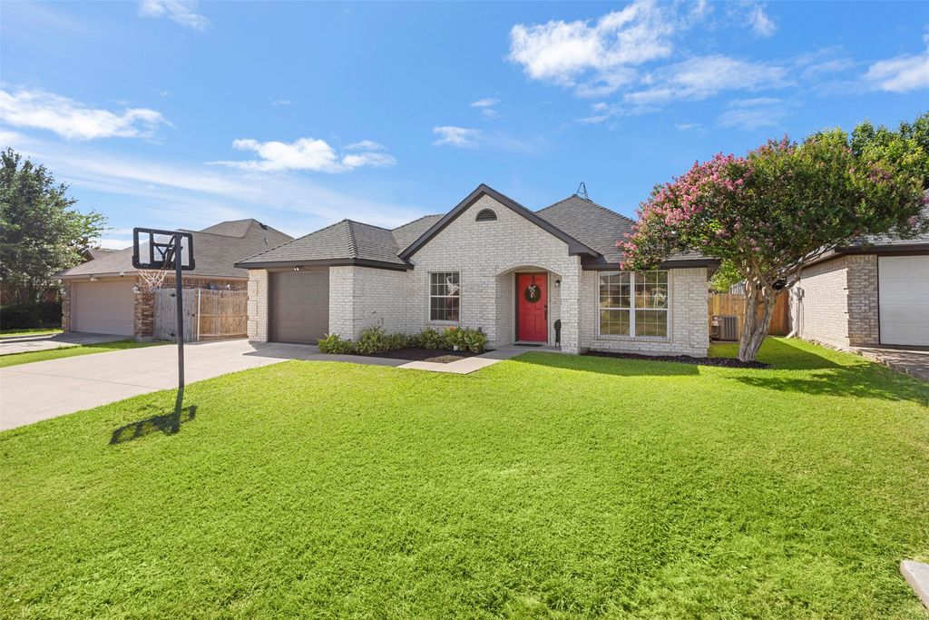 620 Brenna Road, Waxahachie, TX 75165