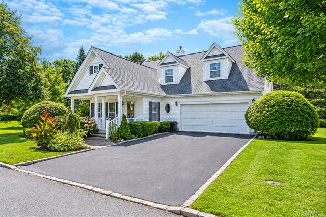 90 Golden Spruce Drive, Calverton, NY 11933