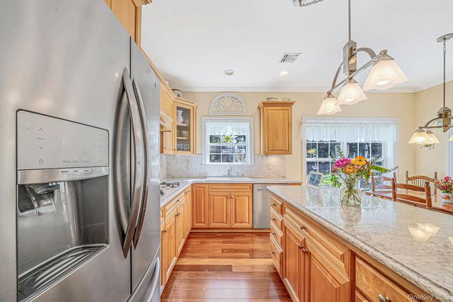 90 Golden Spruce Drive, Calverton, NY 11933