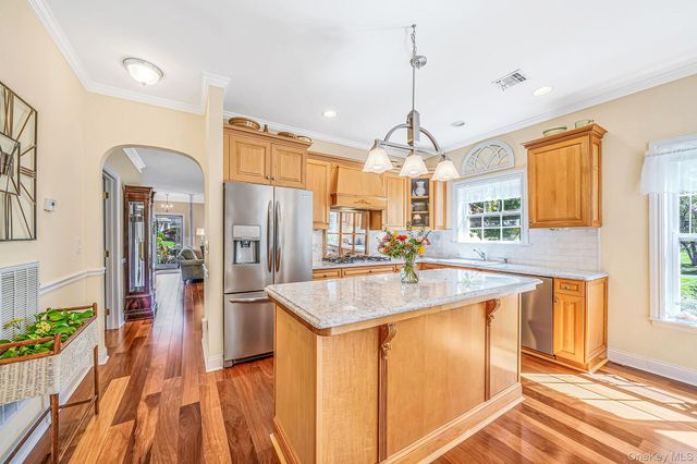 90 Golden Spruce Drive, Calverton, NY 11933