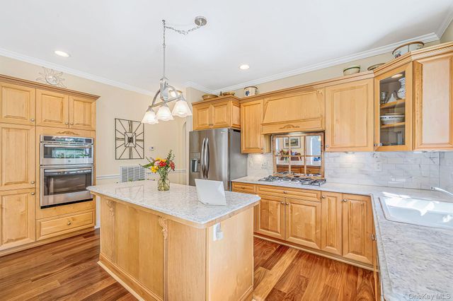 90 Golden Spruce Drive, Calverton, NY 11933
