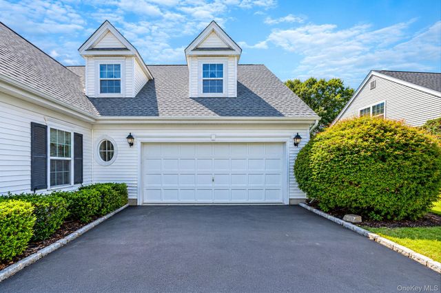 90 Golden Spruce Drive, Calverton, NY 11933
