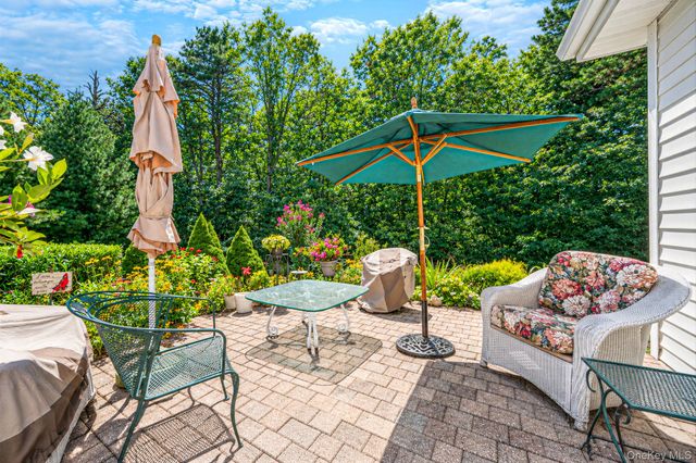 90 Golden Spruce Drive, Calverton, NY 11933