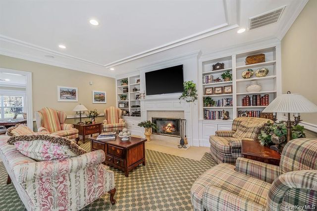 90 Golden Spruce Drive, Calverton, NY 11933