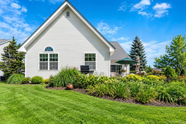 90 Golden Spruce Drive, Calverton, NY 11933