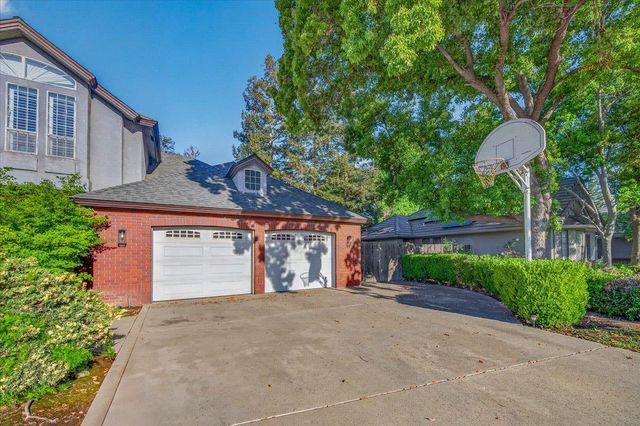 2976 Holly Avenue, Clovis, CA 93611