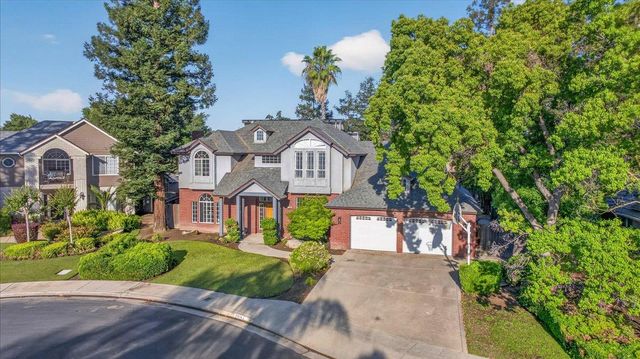 2976 Holly Avenue, Clovis, CA 93611