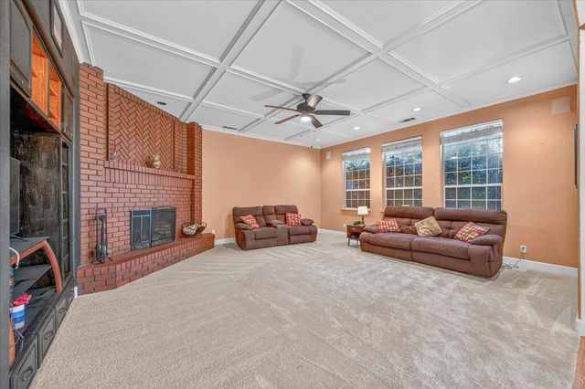 2976 Holly Avenue, Clovis, CA 93611