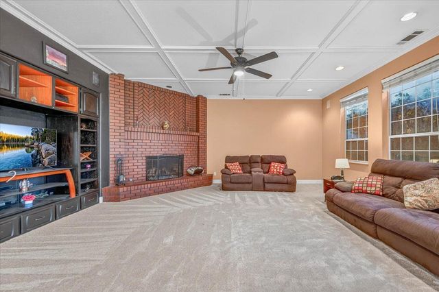 2976 Holly Avenue, Clovis, CA 93611