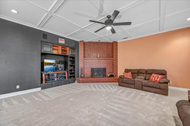 2976 Holly Avenue, Clovis, CA 93611