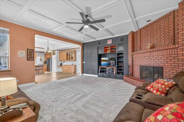 2976 Holly Avenue, Clovis, CA 93611