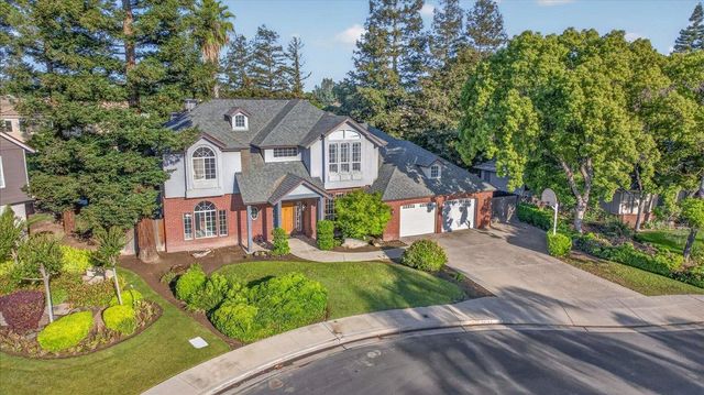 2976 Holly Avenue, Clovis, CA 93611