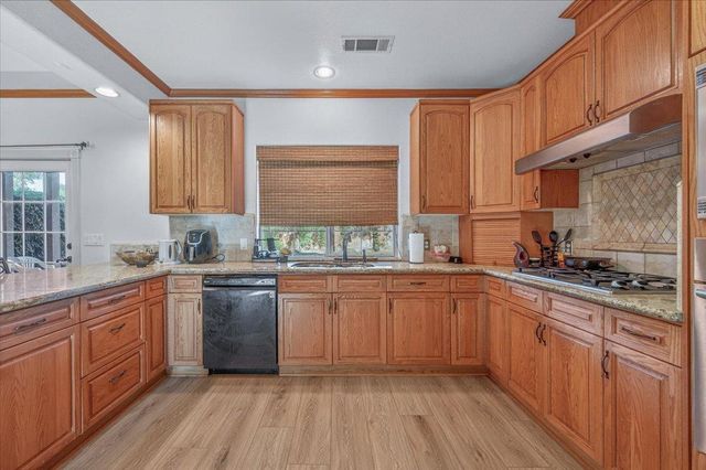 2976 Holly Avenue, Clovis, CA 93611