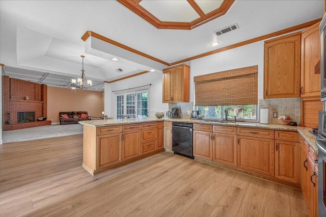2976 Holly Avenue, Clovis, CA 93611