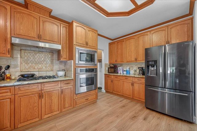 2976 Holly Avenue, Clovis, CA 93611