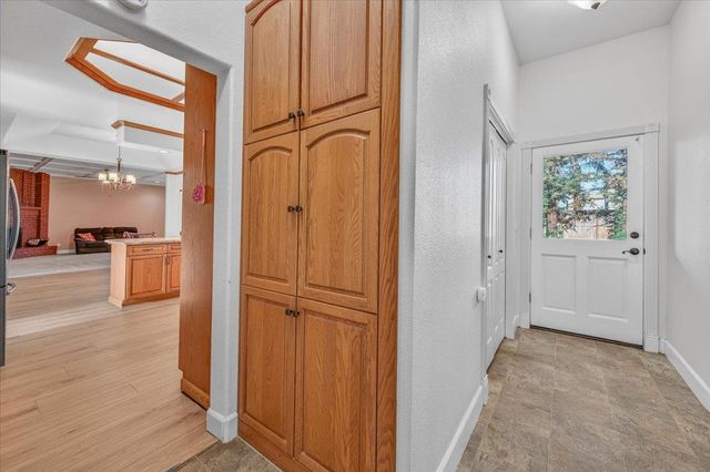 2976 Holly Avenue, Clovis, CA 93611