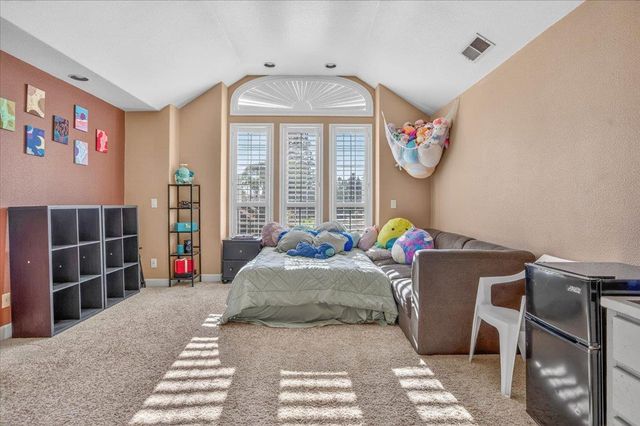 2976 Holly Avenue, Clovis, CA 93611