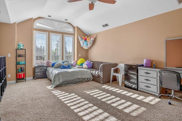 2976 Holly Avenue, Clovis, CA 93611