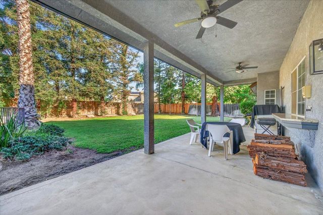 2976 Holly Avenue, Clovis, CA 93611