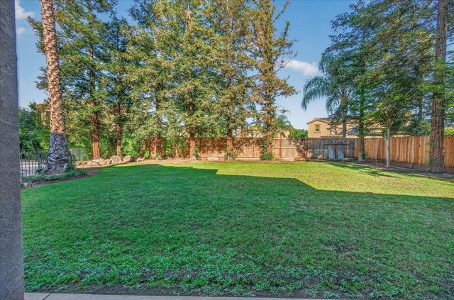 2976 Holly Avenue, Clovis, CA 93611
