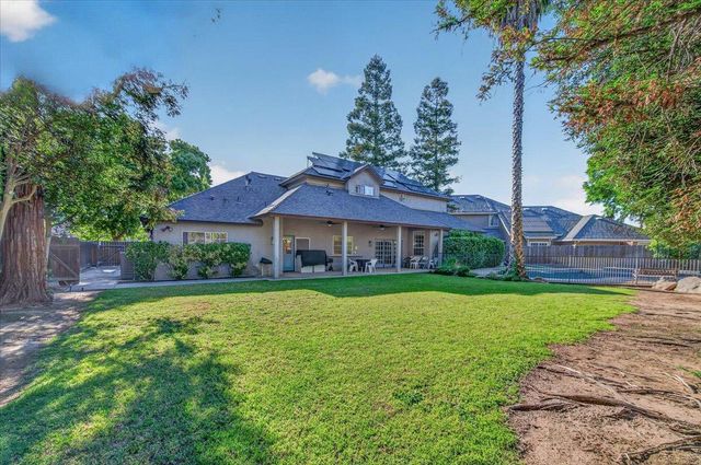 2976 Holly Avenue, Clovis, CA 93611