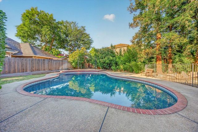 2976 Holly Avenue, Clovis, CA 93611