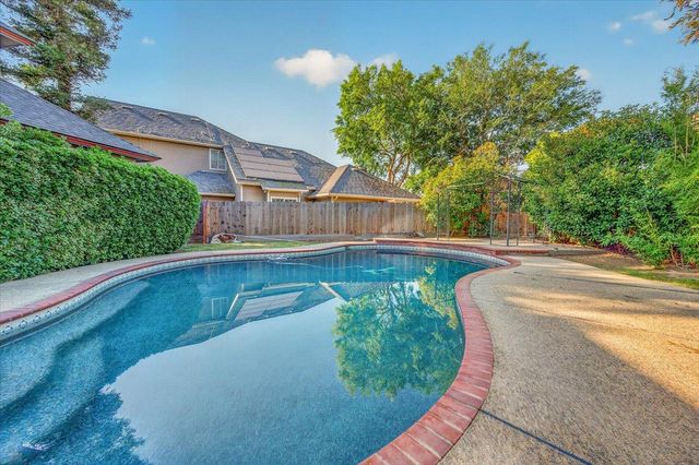 2976 Holly Avenue, Clovis, CA 93611