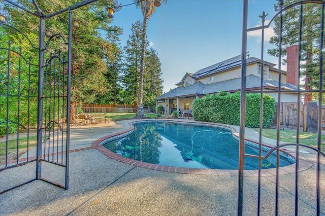 2976 Holly Avenue, Clovis, CA 93611