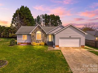 1951 19th Avenue Drive NE 27, Hickory, NC 28601