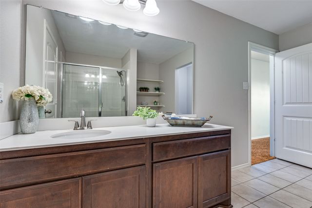 542 Clearlake Drive, Waxahachie, TX 75165